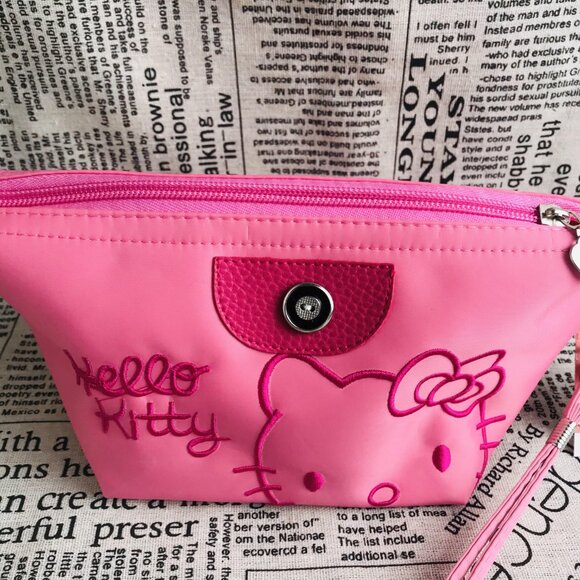Hello Kitty MAKEUP BAG - Picture 2 of 7